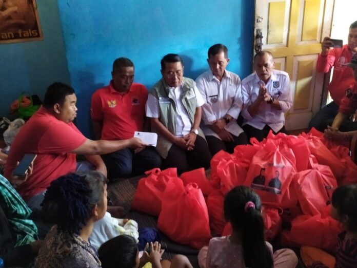 Memo Hermawan Bersama Yudha Puja Turnawan Santuni 6 Keluarga Korban Kebakaran di Desa Sukarame Leles