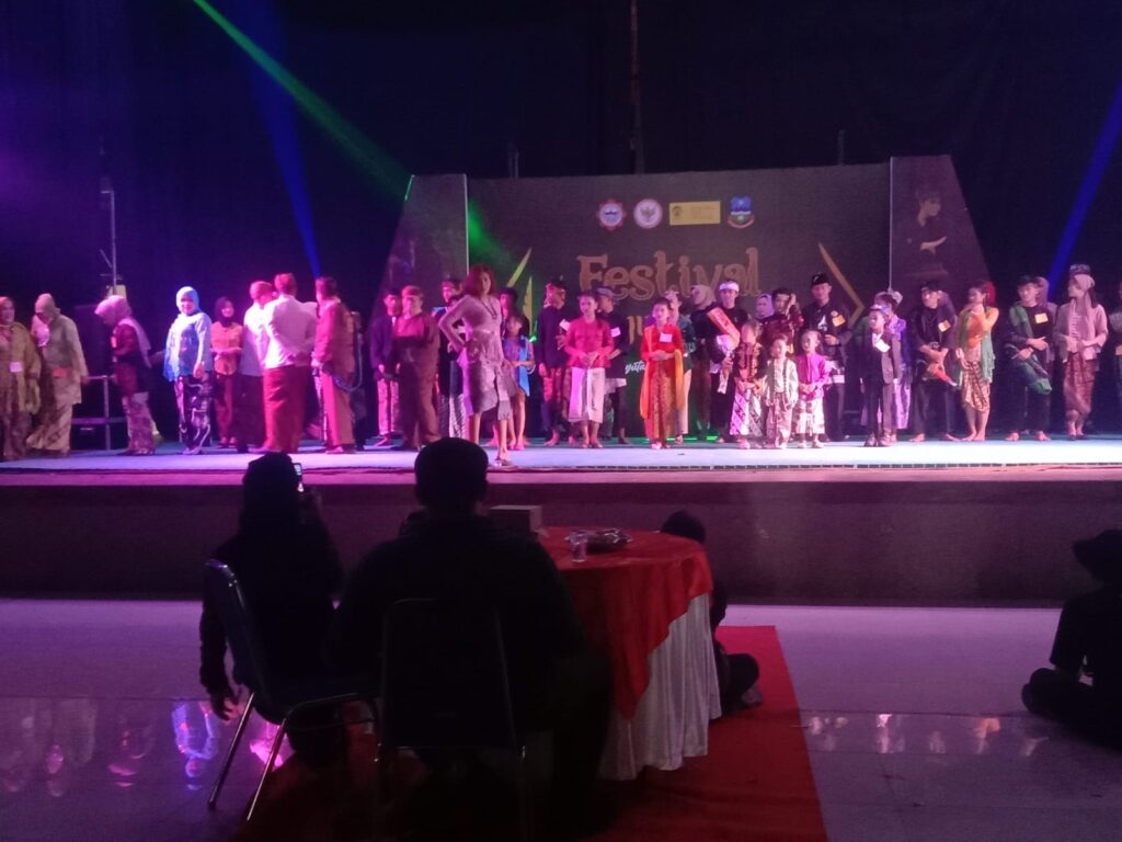 Fashion Show menjadi bagian dari Festival Kabuyutan yang digelar DKKG di gedung Art Center