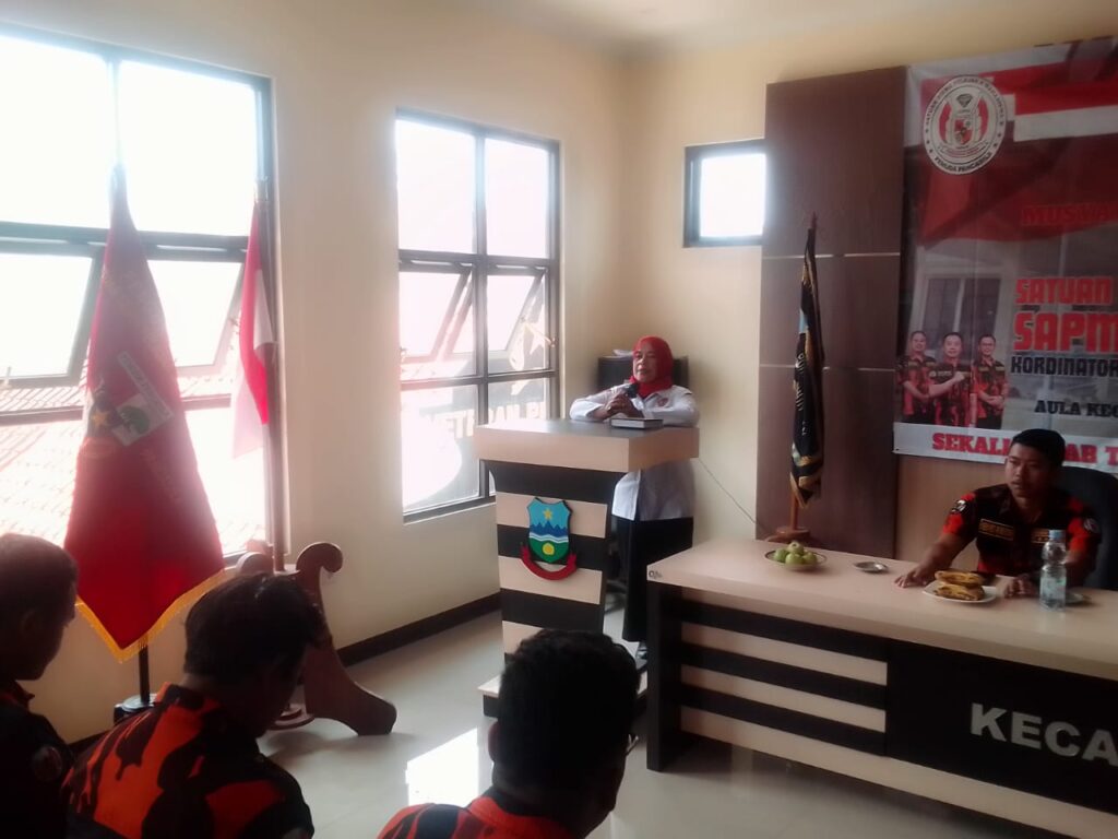 Biebie Bagja, Ketua Pokdarkamtibmas Sektor Bayongbong memberikan sambutan di Muskorkom Sapma Pemuda Pancasila Koordinator Komisariat Bayongbong