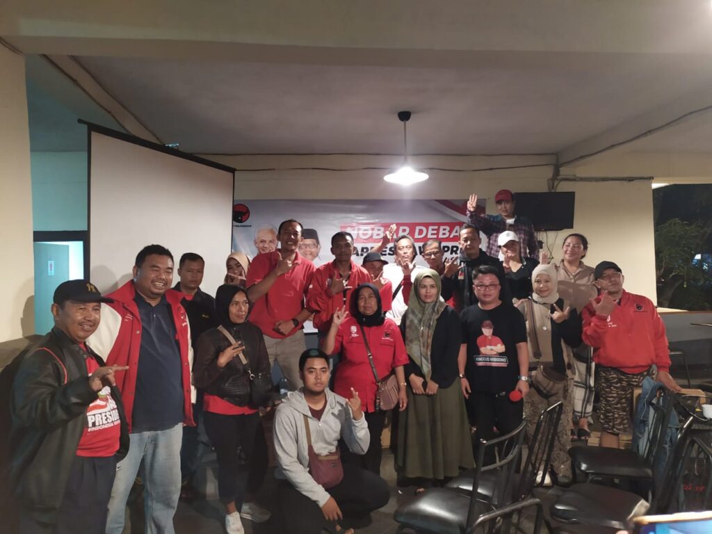 DPC PDI Perjuangan Kabupaten Garut mengadakan nonton bareng debat cawapres