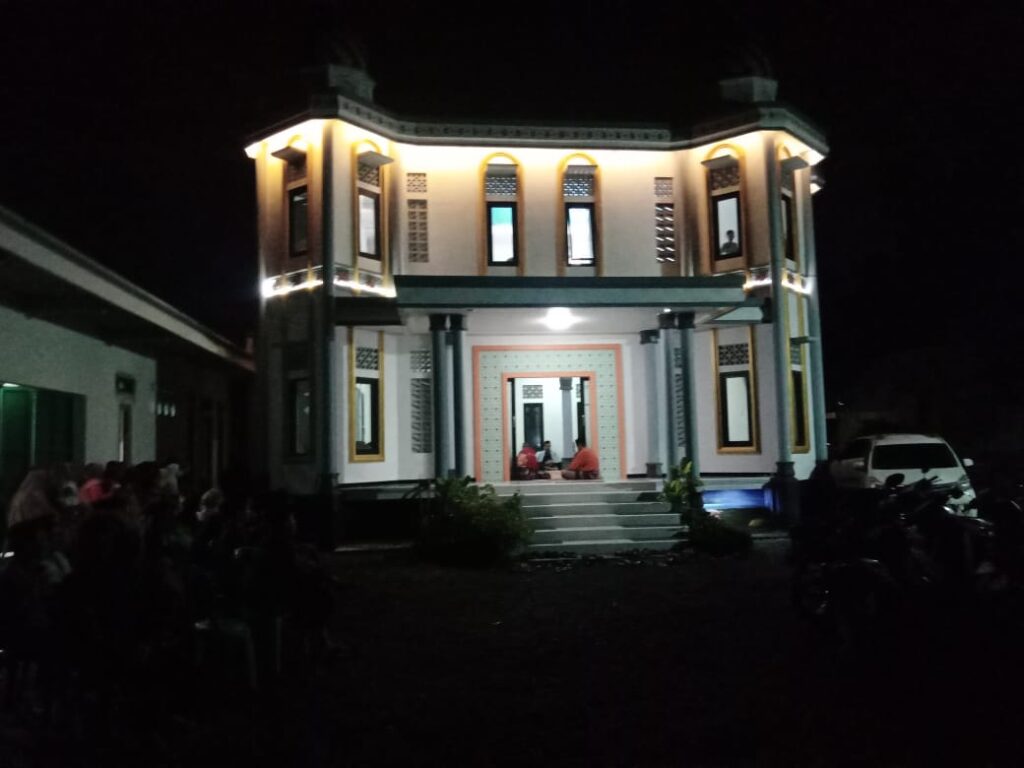 Masjid Ar Rayyan berdiri megah di Desa Tanjungkarya, Kecamatan Samarang, Kabupaten Garut