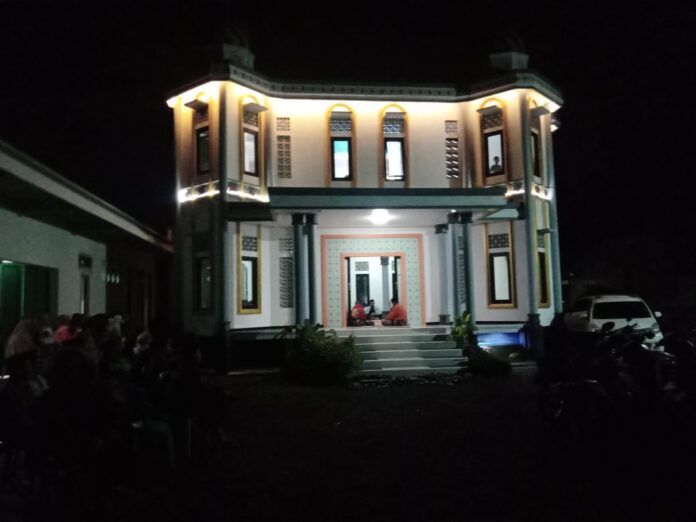 Masjid Ar Rayyan berdiri megah di Desa Tanjungkarya, Kecamatan Samarang, Kabupaten Garut