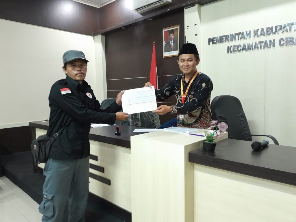 Rapat pleno rekapitulasi pemilu di Kecamatan Cibatu, Kabupaten Garut berlangsung lancar. Para saksi menerima hasil