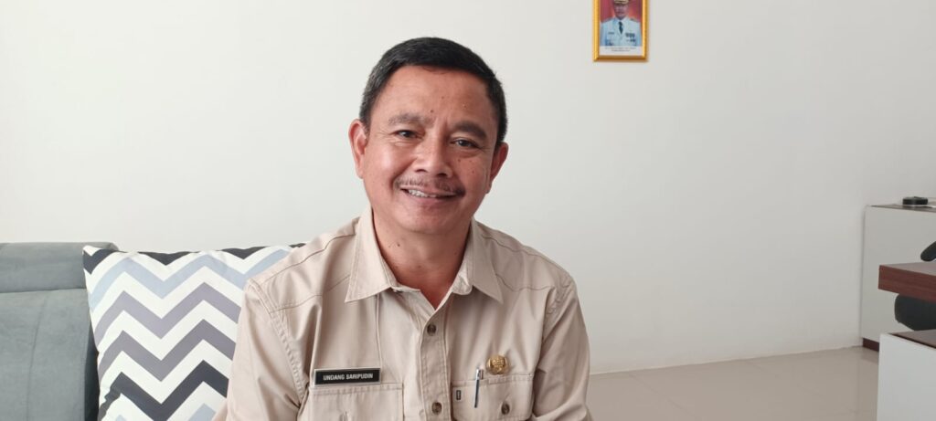 Undang Saripudin, Camat Malangbong