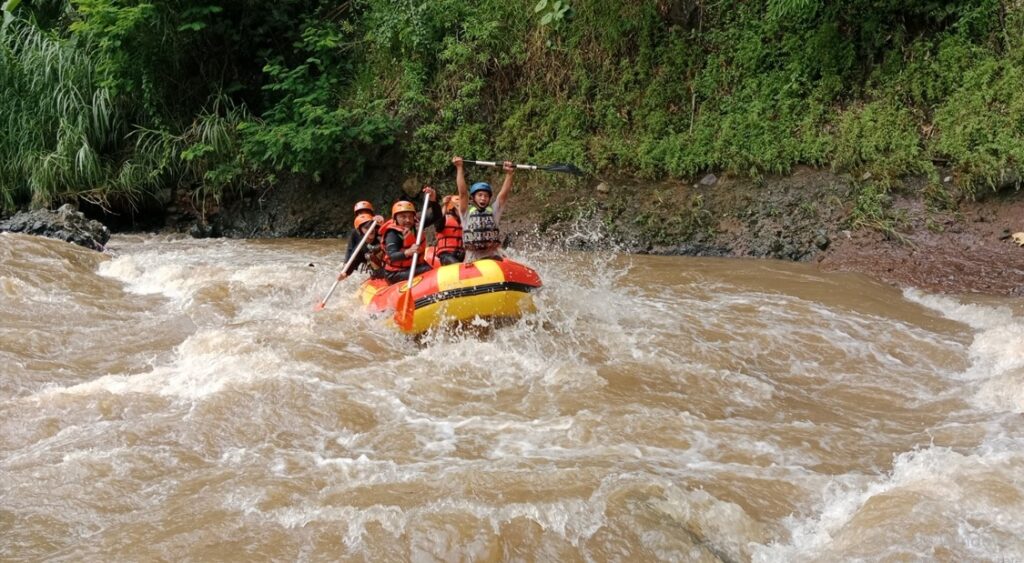 Tim BELANTARA yang merupakan Unit Kegiatan Mahasiswa Pencinta Alam (UKM PA) di Fakultas Pertanian Universitas Garut, berhasil mengarungi Hulu Sungai Cimanuk, pada kegiatan Hulu Cimanuk Expedition 2024