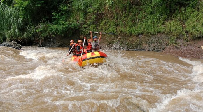 Tim BELANTARA yang merupakan Unit Kegiatan Mahasiswa Pencinta Alam (UKM PA) di Fakultas Pertanian Universitas Garut, berhasil mengarungi Hulu Sungai Cimanuk, pada kegiatan Hulu Cimanuk Expedition 2024