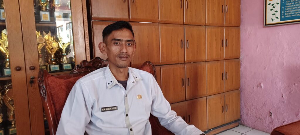 Sopi Buldan Ansori,S.Pd, kepala sekolah SDN 2 Nanjungjaya