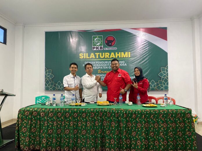 Pengurus DPC PDI Perjuangan DPC Garut menyambangi kantor DPC PKB Garut