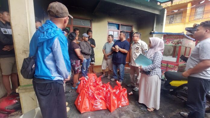 Yudha Puja Turnawan, Anggota DPRD Garut menyambangi korban kebakaran di Pataruman
