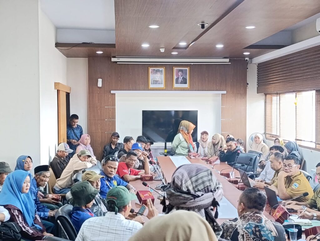 audiensi petani tembakau Garut di DPRD Garut