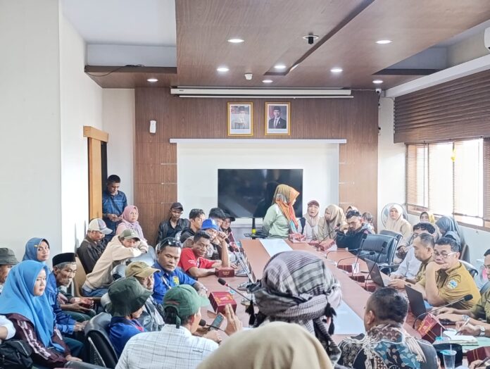 audiensi petani tembakau Garut di DPRD Garut