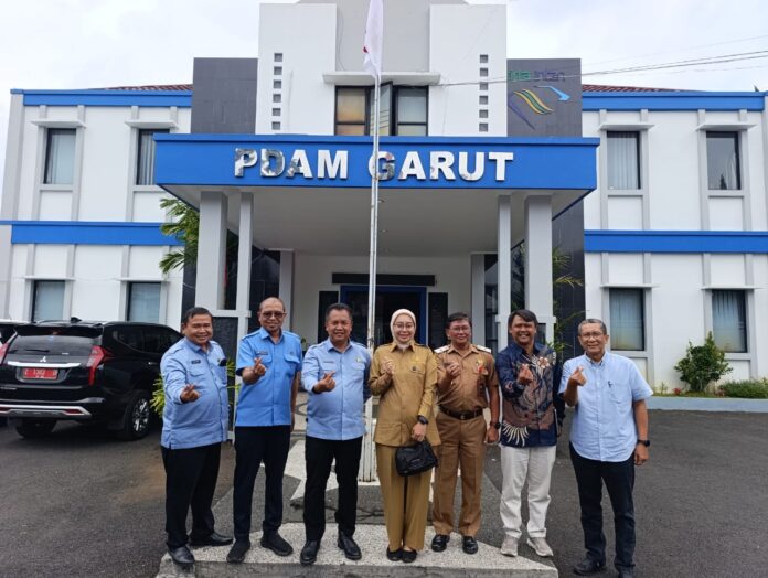 Wakil Bupati Garut Putri Karlina mengunjungi kantor pusat PDAM Garut