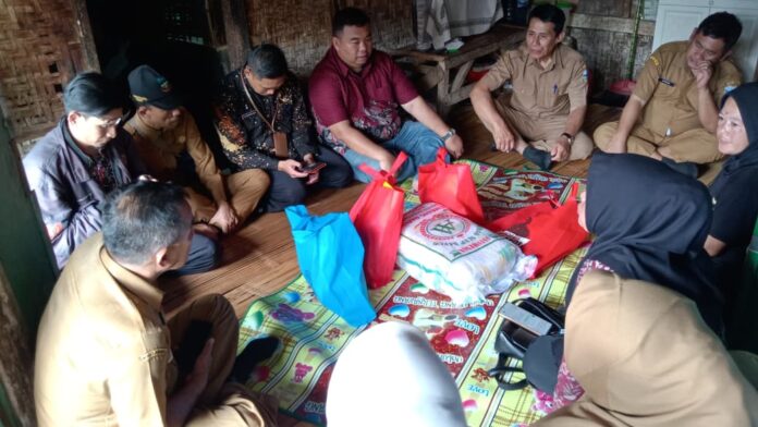 Yudha Puja Turnawan mengunjungi penyandang disabilitas