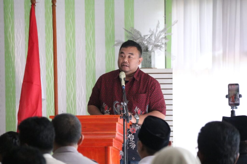 Anggota DPRD Garut Yudha Puja Turnawan saat menghadiri Musrenbang RKPD Kabupaten Garut 2027 tingkat kecamatan di STAI Siliwangi, Leles.