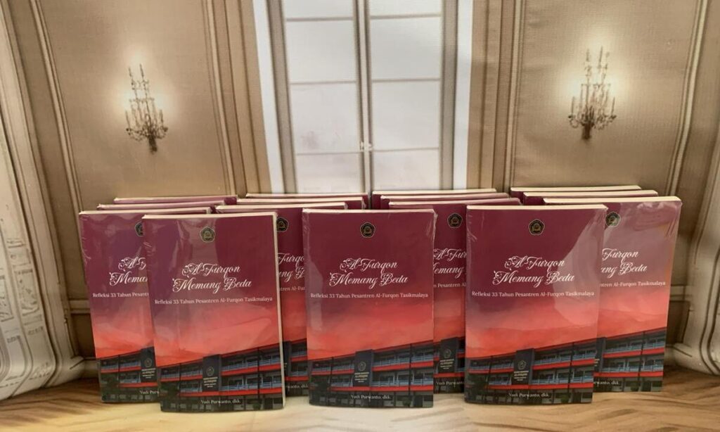 salah satu buku yang diterbitkan Firaz Media sudah ada di rak Gramedia