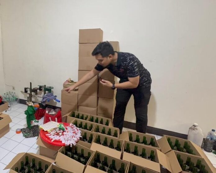 Unit 3 Subdit I Krimsus Polda Jabar mengamankan barang bukti